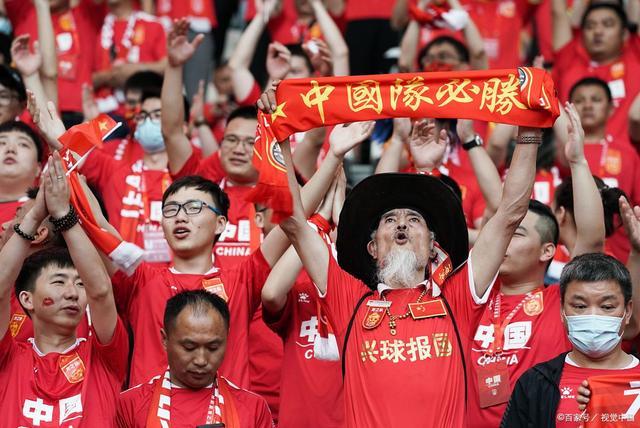 中国足球发展取得阶段性成果，备受瞩目