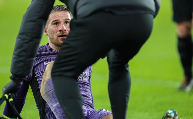 受伤球员接受成功手术,伤情已逐渐好转 受伤球员接受成功手术,伤情已逐渐好转