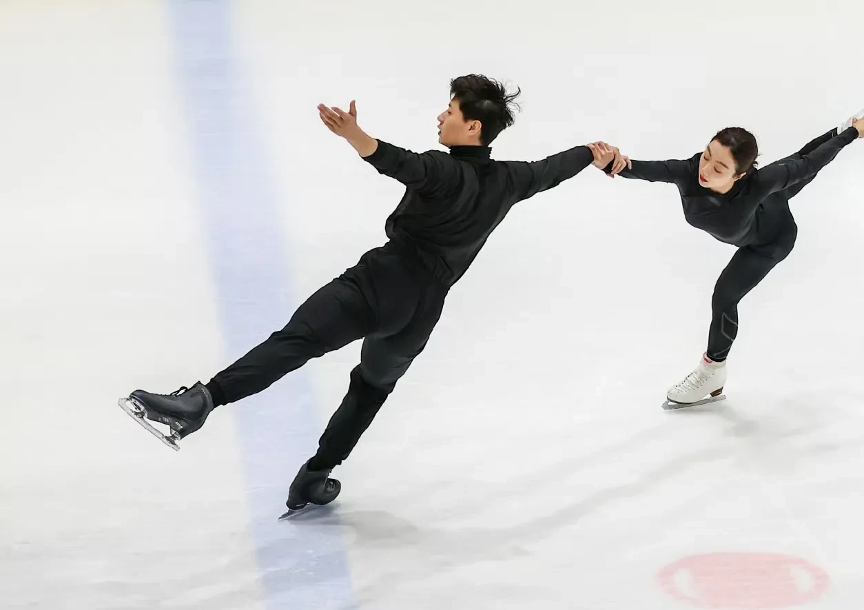 男女同台！冬奥花滑混合组合尽显实力的简单介绍
