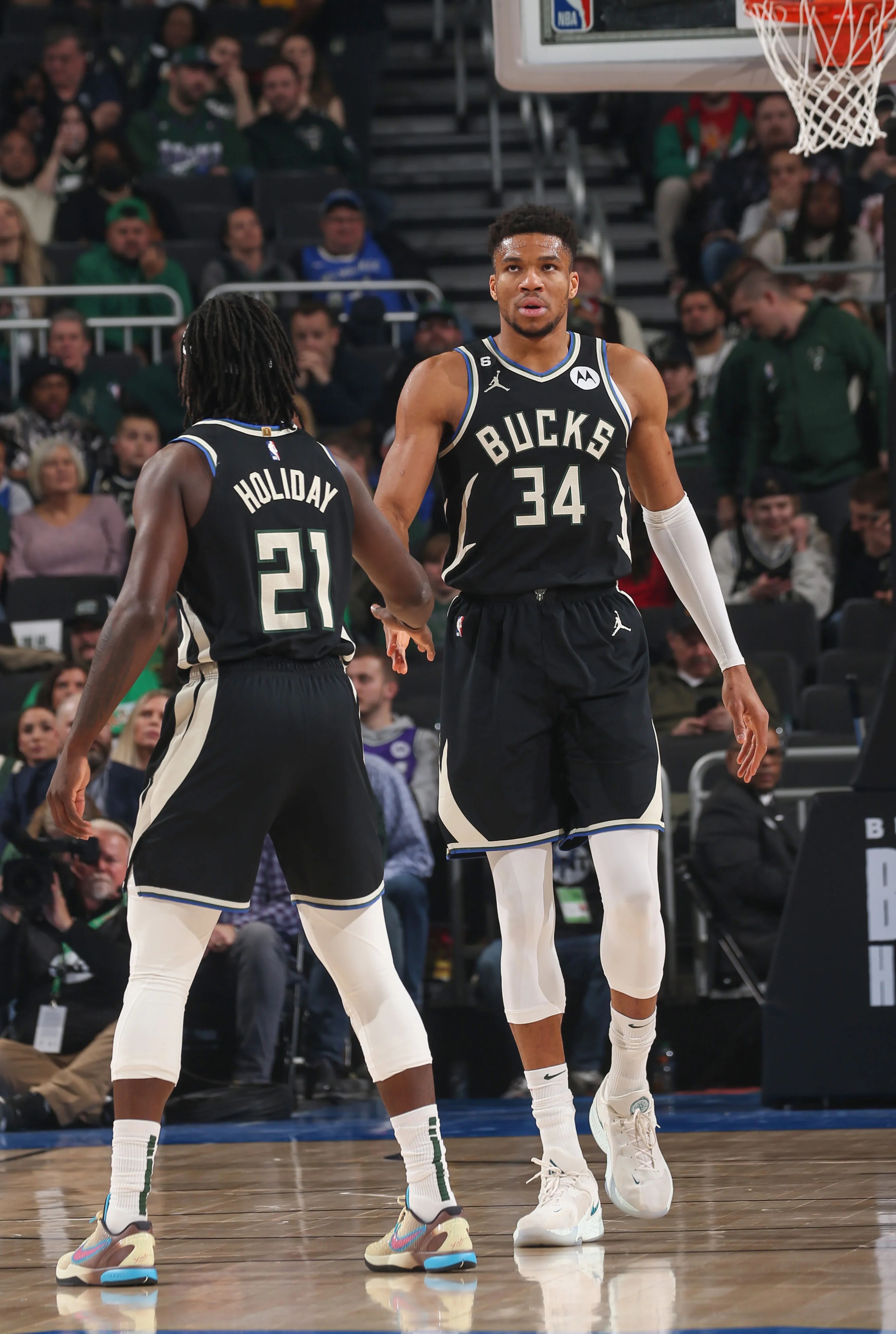 包含辽宁队鏖战灰熊，霍勒迪刷新纪录的词条